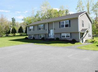 16 Terrace Dr, Averill Park, NY 12018