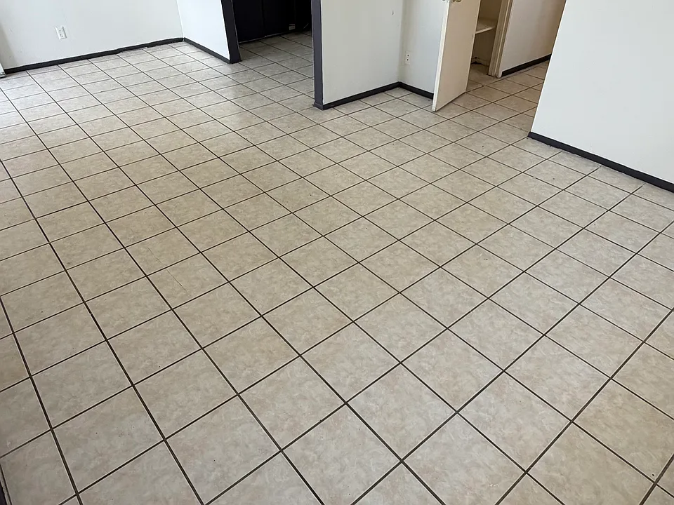 536 North Cir #4