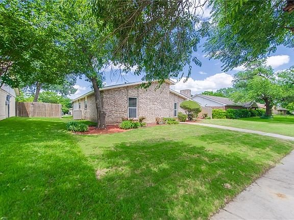 3rd image of 1379 Beechwood Dr