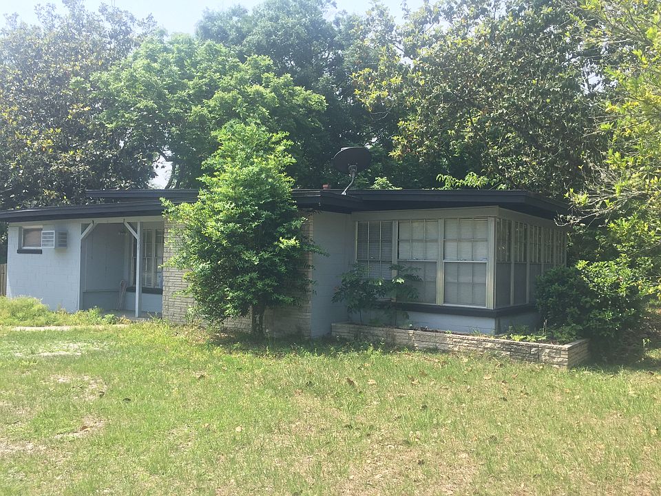 1st image of 1304 N Amelia Ave