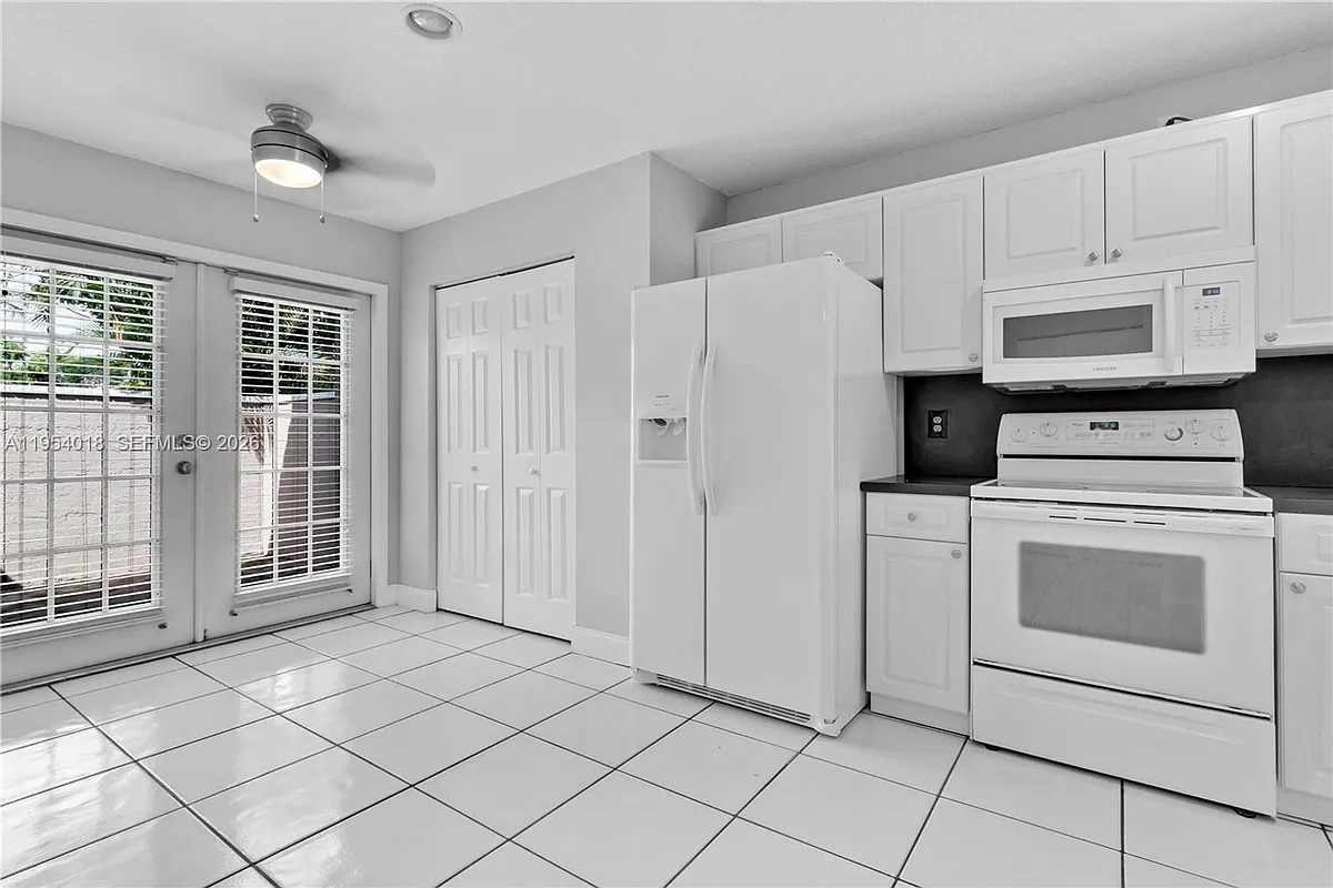 Building Photo - 11668 SW 91st Ter #11668