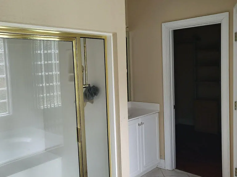 406 Royal Crest Cir — Photo 18