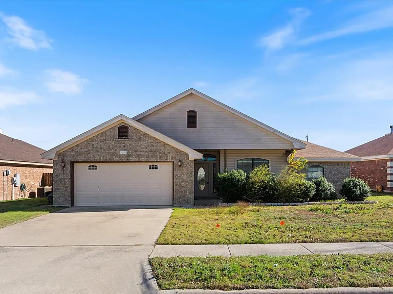 6104 Alexus Dr — Photo 20