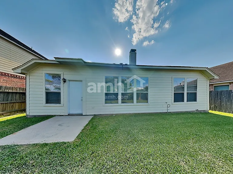 2113 Breezeway Ln — Photo 21
