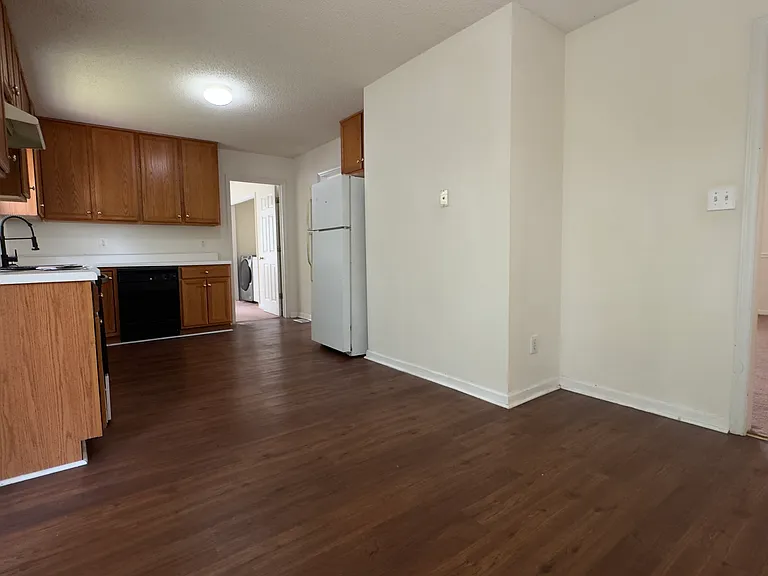 421 Barn View Ct — Photo 17
