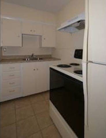 2nd image of 2060 Warwick Ave APT 106