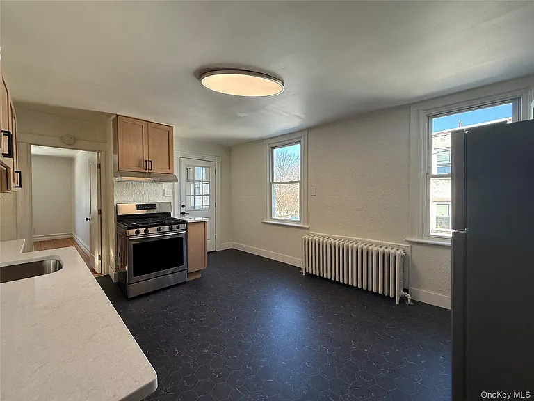 40 N Clover St — Photo 2