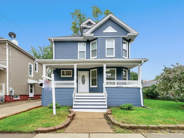 325 4th St, Waukegan, IL 60085