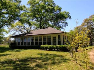 564 Huckleberry Ln, Bellville, TX 77418