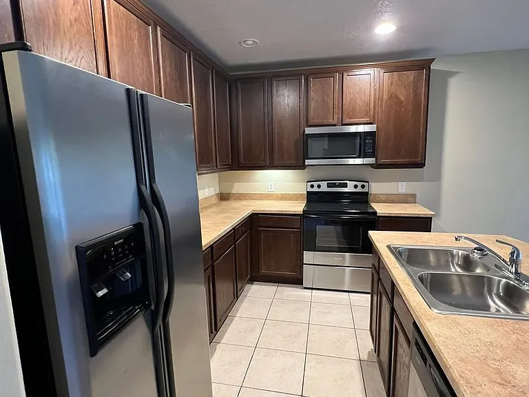 2202 Seven Oaks Dr — Photo 11