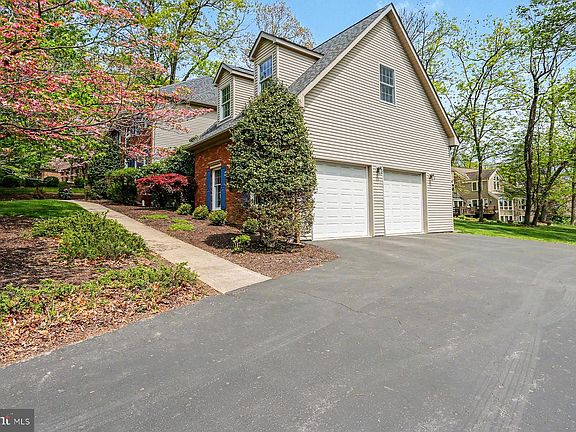 5th image of 4713 Great Oak Ln