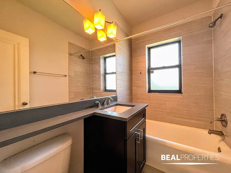 2323 N Rockwell St #B1 — Photo 12