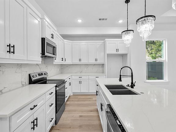 5th image of 4317 Myrtle St