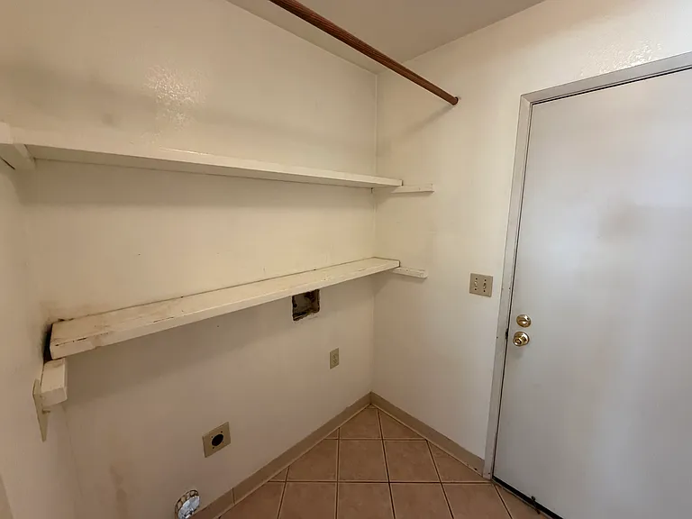 1384 Somerset Dr — Photo 14