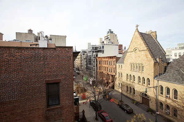 Rented by Landmark Manhattan Realty Corp | media 47