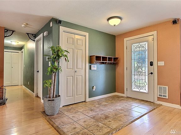 3rd image of 416 Volesky Dr SE
