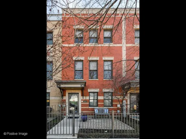 667 W Hobbie St, Chicago, IL 60610