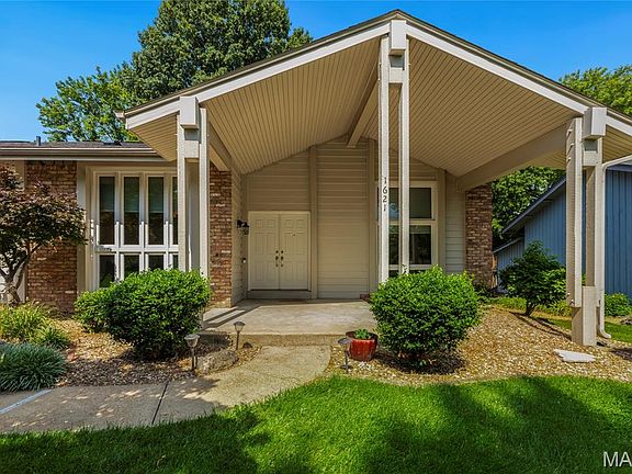 2nd image of 1621 Long Leaf Cir