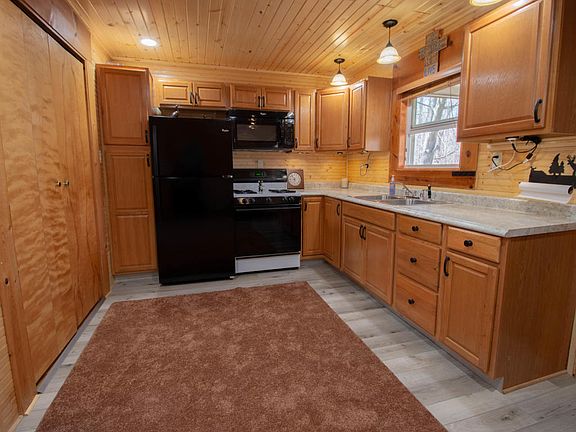 3rd image of 784 S 132nd Ave