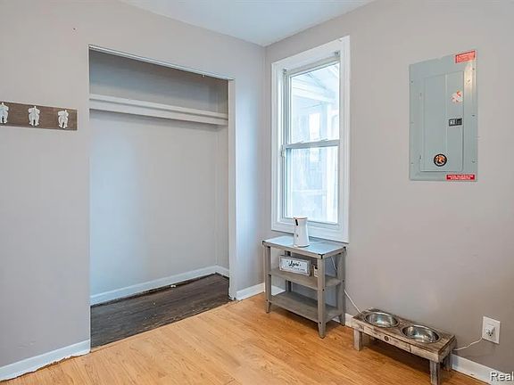 5th image of 1553 Silman St