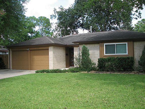 2nd image of 10919 Sagewillow Ln
