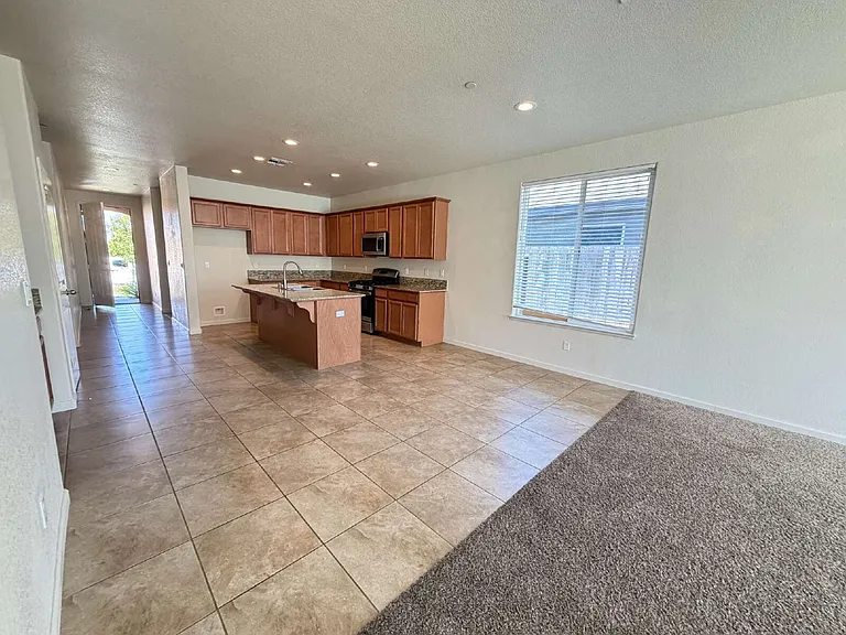 4476 Lindsey Ln — Photo 10