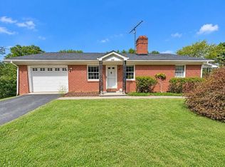 249 Lyons Cir, Hillsville, VA 24343