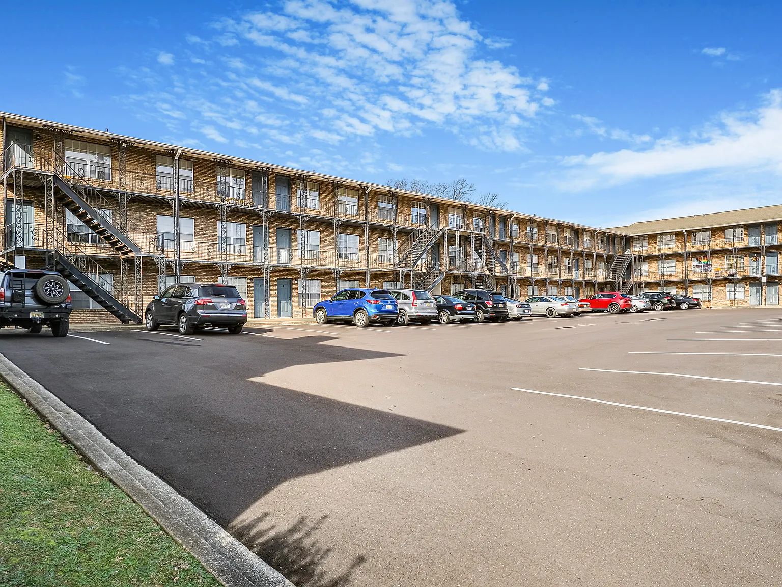 2 bed, 900 sqft, $995 — Photo 1