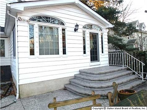 5th image of 164 Tysen St