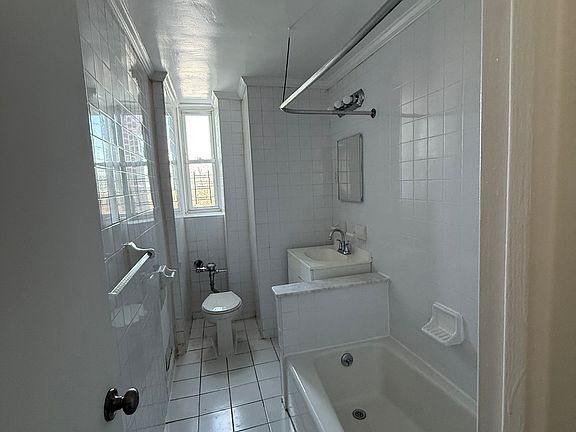 5th image of 650 Victory Blvd APT 3