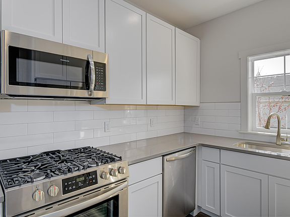 5th image of 1554 Simsbury St #3