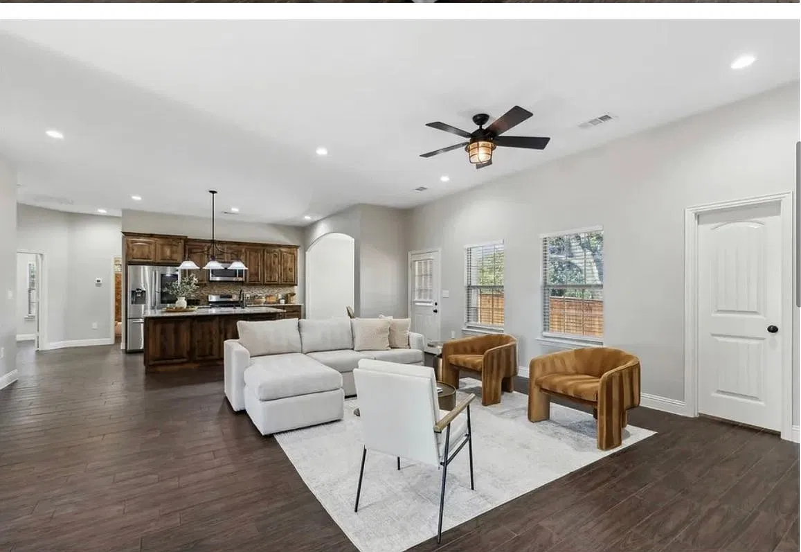 4 bed, 3.0 bath, 2002 sqft, $3,650 — Photo 4