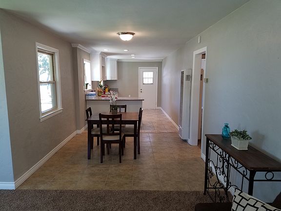 4th image of 2068 N Pico Ave