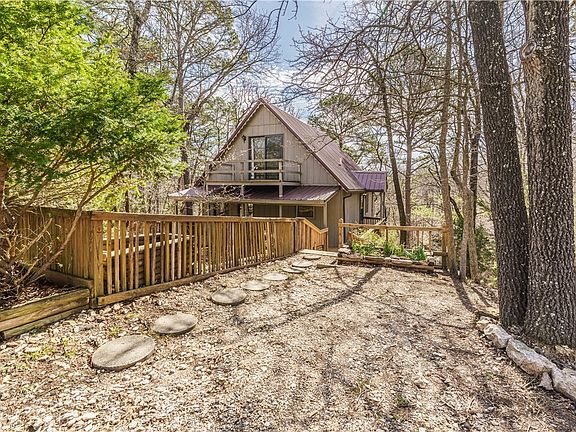 2nd image of 124 Oakridge Dr