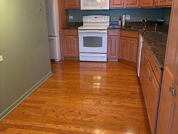 3rd image of 101 Lake Hinsdale Dr APT 205