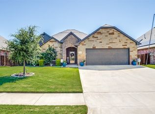 904 Chestnut Grove Dr, Cleburne, TX 76033