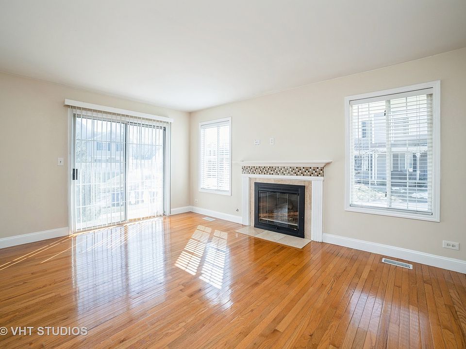 500 Sandhurst Ln South Elgin IL Zillow