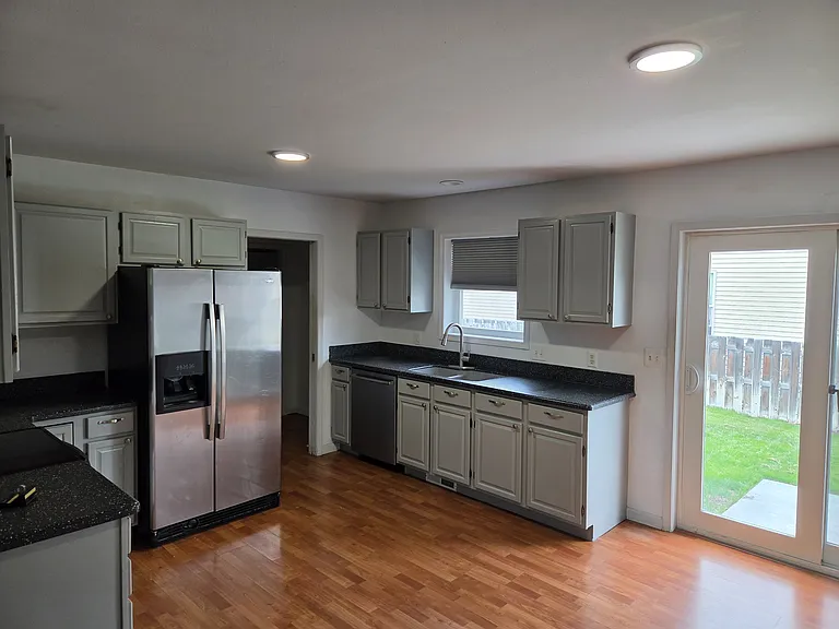 691 Oakwood Dr — Photo 4