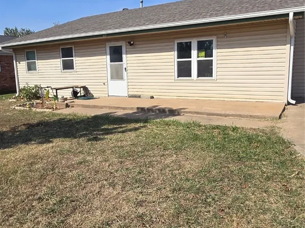 1018 E Pecan St, Cushing, OK 74023