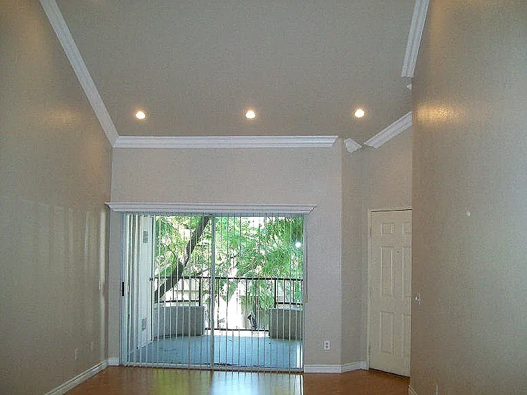 Alcantara Home Apts — Photo 21