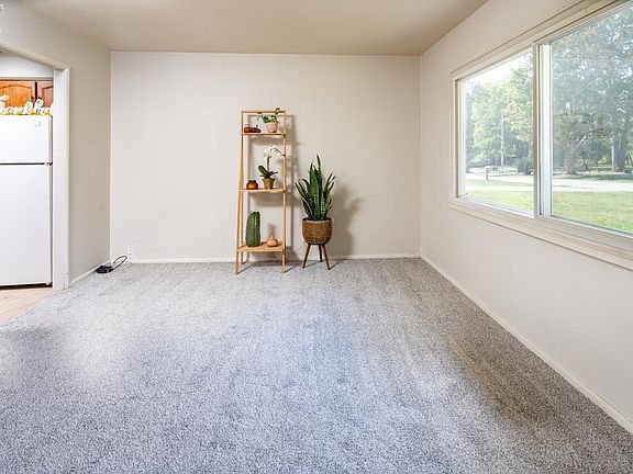 3rd image of 185 Longfellow Dr