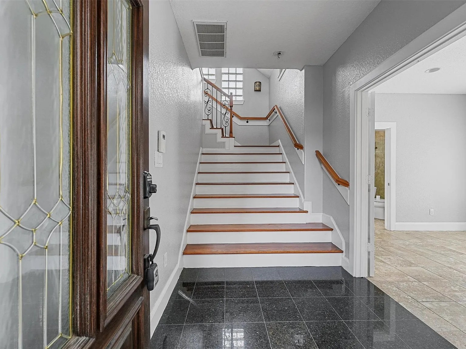3 bed, 3.5 bath, 2096 sqft, $2,950 — Photo 3