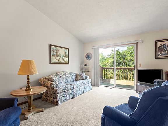 2nd image of 2271 Southgate Dr SE