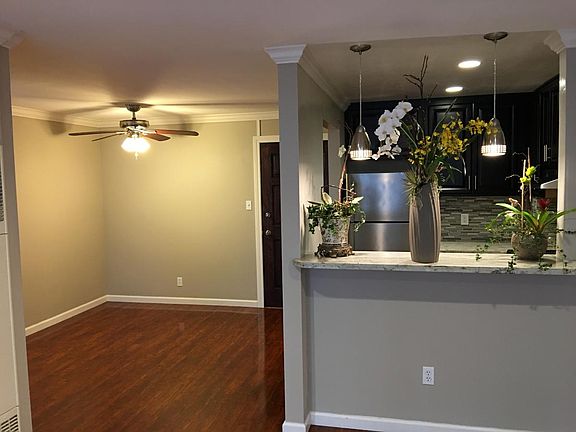 4th image of 500 El Camino Real APT 211