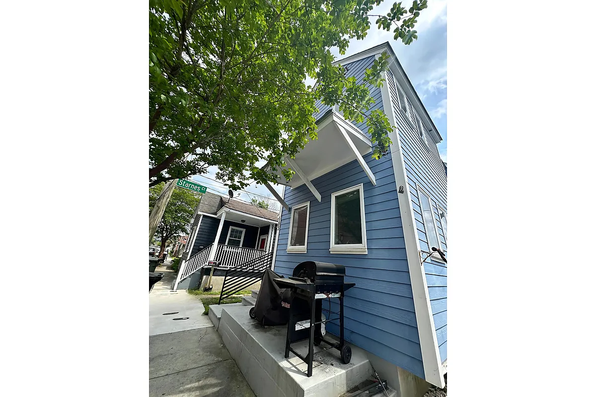 Building Photo - 183 Romney St