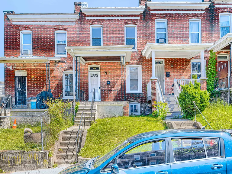 719 Denison St — Photo 1
