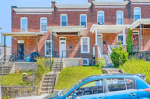 719 Denison St Photo 1