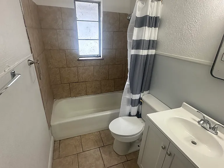 910 Windsor Ave #912 — Photo 7