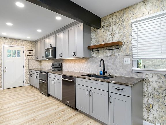 5th image of 909 Skyview Dr