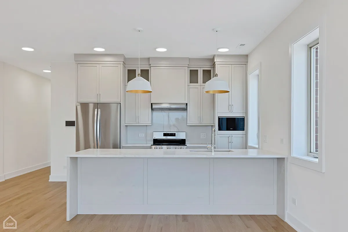 Building Photo - 3545 W Belmont Ave #2F